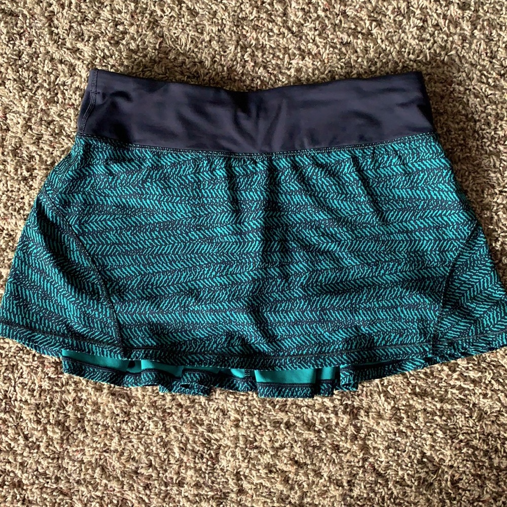 COPY - Lululemon Circuit Breaker skirt (skort) with built in shorts, size 6